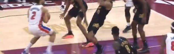 espn-NBA官方：骑士球员泰森在对阵活塞比赛中假摔 罚款2000美刀